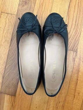 CHANEL Black Leather Bow Cap-Toe Ballet Flats